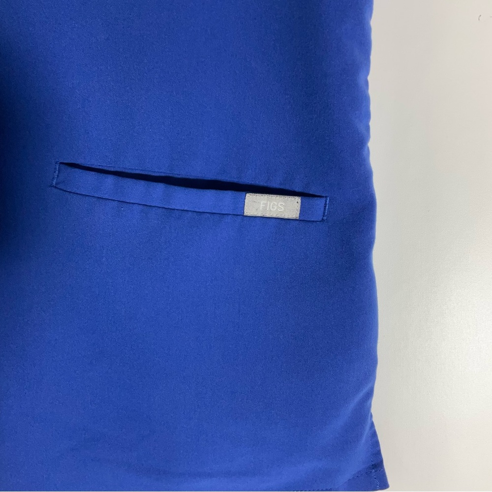 Figs Technical Collection Short Sleeve Pockets V-Neck Scrub Top Slit Sides Sz SM - Picture 10 of 13